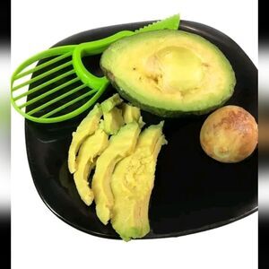 💞5/$18 3-IN-1 Avocado Saver Fruit Cutter